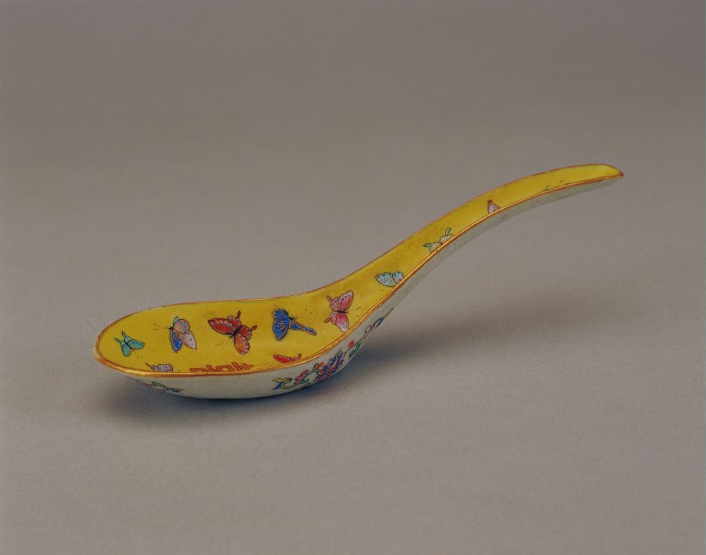 图片[1]-Yellow ground pink butterfly double happiness spoon-China Archive